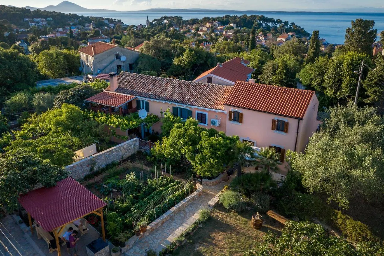 Vacation House Orange Veli Lošinj بيت للعطل