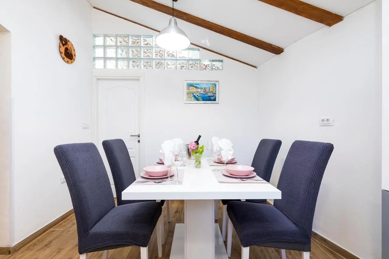 Vacation House Orange Veli Lošinj 0*,  كرواتيا