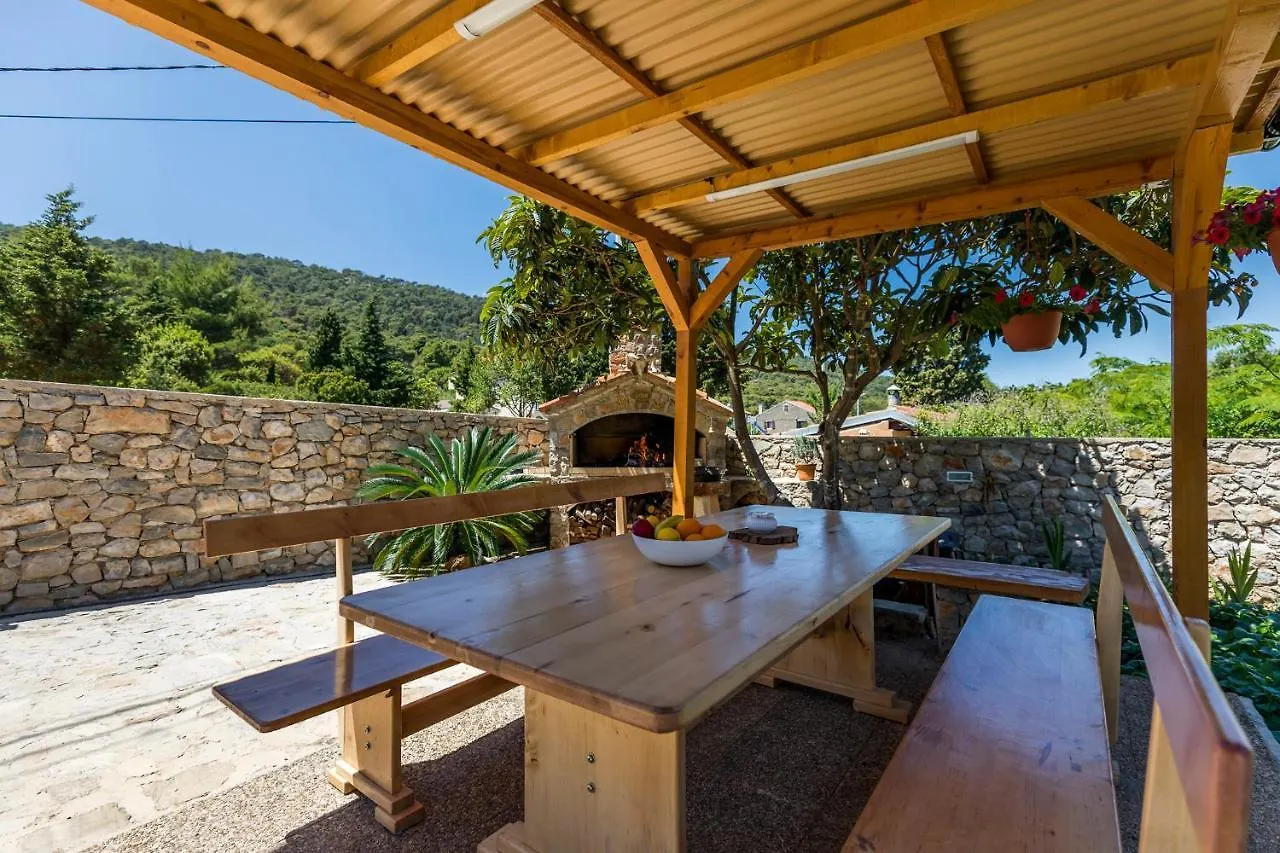 Vacation House Orange Veli Lošinj بيت للعطل